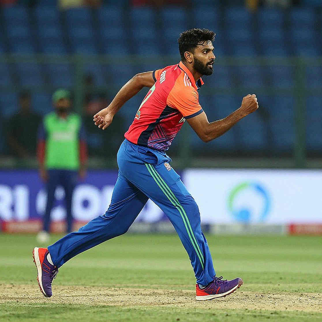 নিলামের খাতা থেকে ছেলেটির রাত: সাতাশ কোটি টাকার অঙ্ক কীভাবে একজন ক্রিকেটারের ঘুম কেড়ে নেয় নিলামের খাতা থেকে ছেলেটির রাত: সাতাশ কোটি টাকার অঙ্ক কীভাবে একজন ক্রিকেটারের ঘুম কেড়ে নেয়