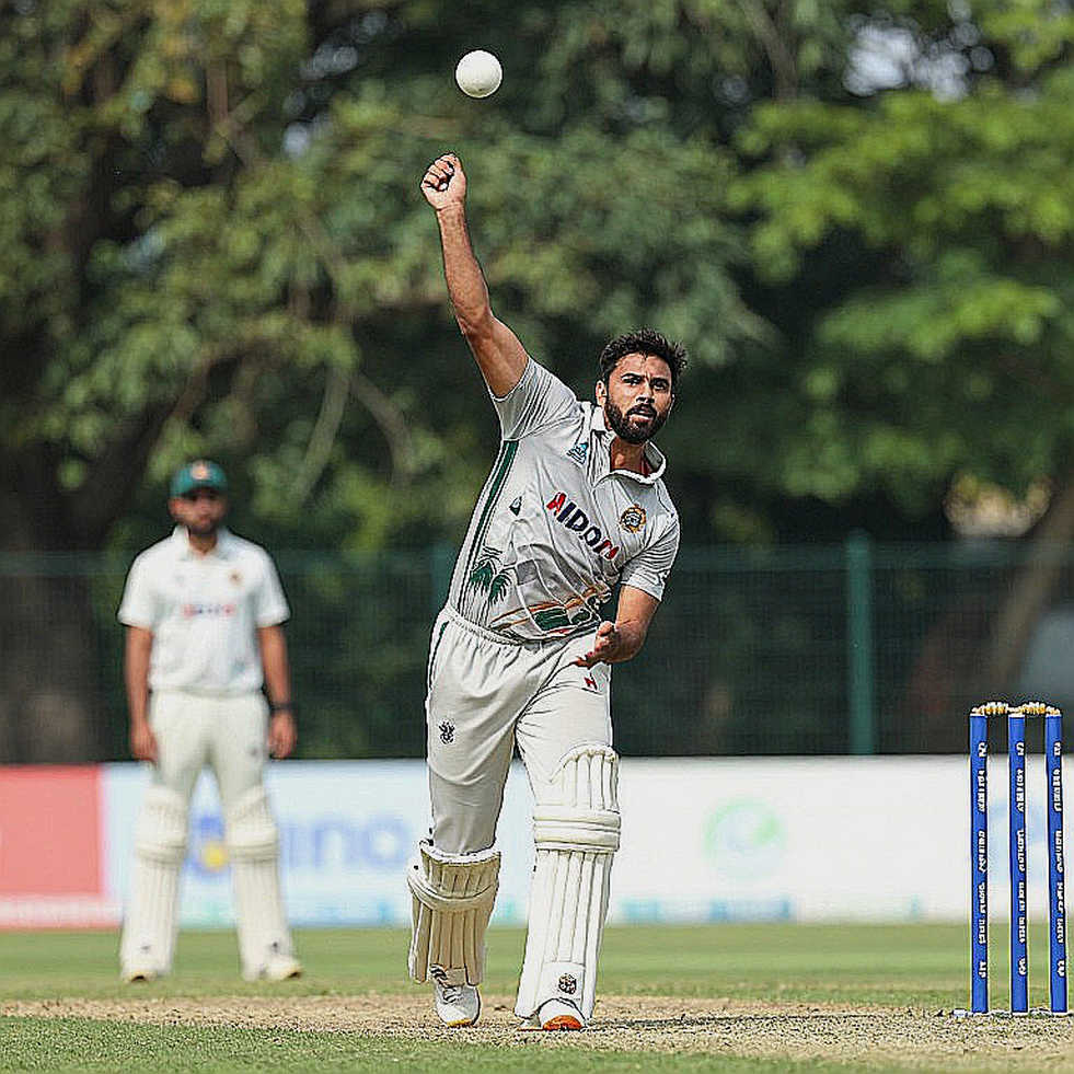 ট্রান্সফার উইন্ডো থেকে উঠে আসা ছবি: ওয়াং চু-লিনের বোলিং অ্যাকশন আর দ্য হাফ-স্পেসের অমীমাংসিত প্রশ্ন ট্রান্সফার উইন্ডো থেকে উঠে আসা ছবি: ওয়াং চু-লিনের বোলিং অ্যাকশন আর দ্য হাফ-স্পেসের অমীমাংসিত প্রশ্ন